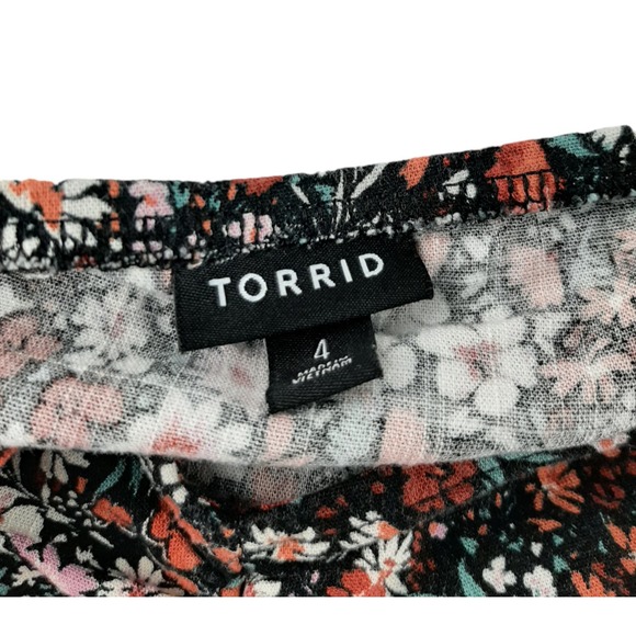 Torrid Women's Black Ditsy Floral Cutout Short Flutter Sleeve Babydoll Blouse 4X - Picture 6 of 7